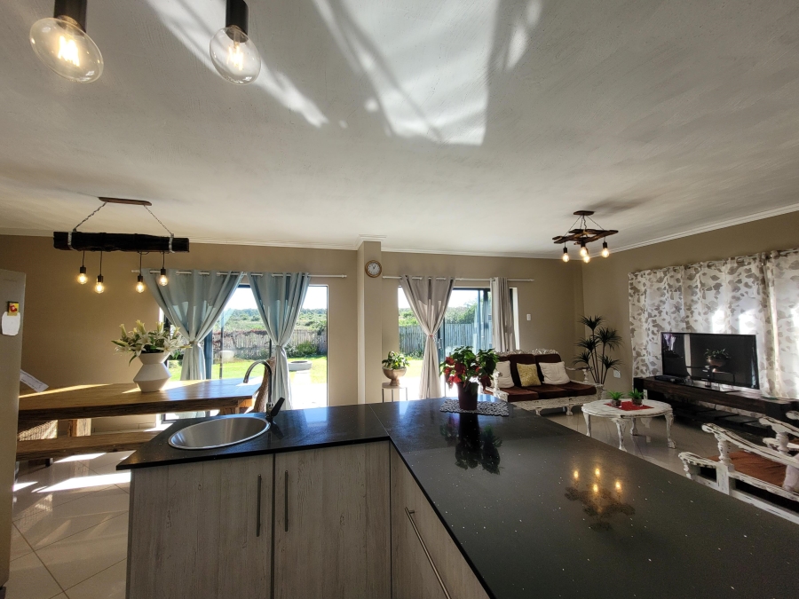 3 Bedroom Property for Sale in Wavecrest Eastern Cape